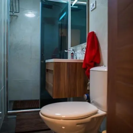 Gallery Abstract & Wood Art Center Apartment *